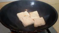 葱香河虾炒豆腐的做法步骤4